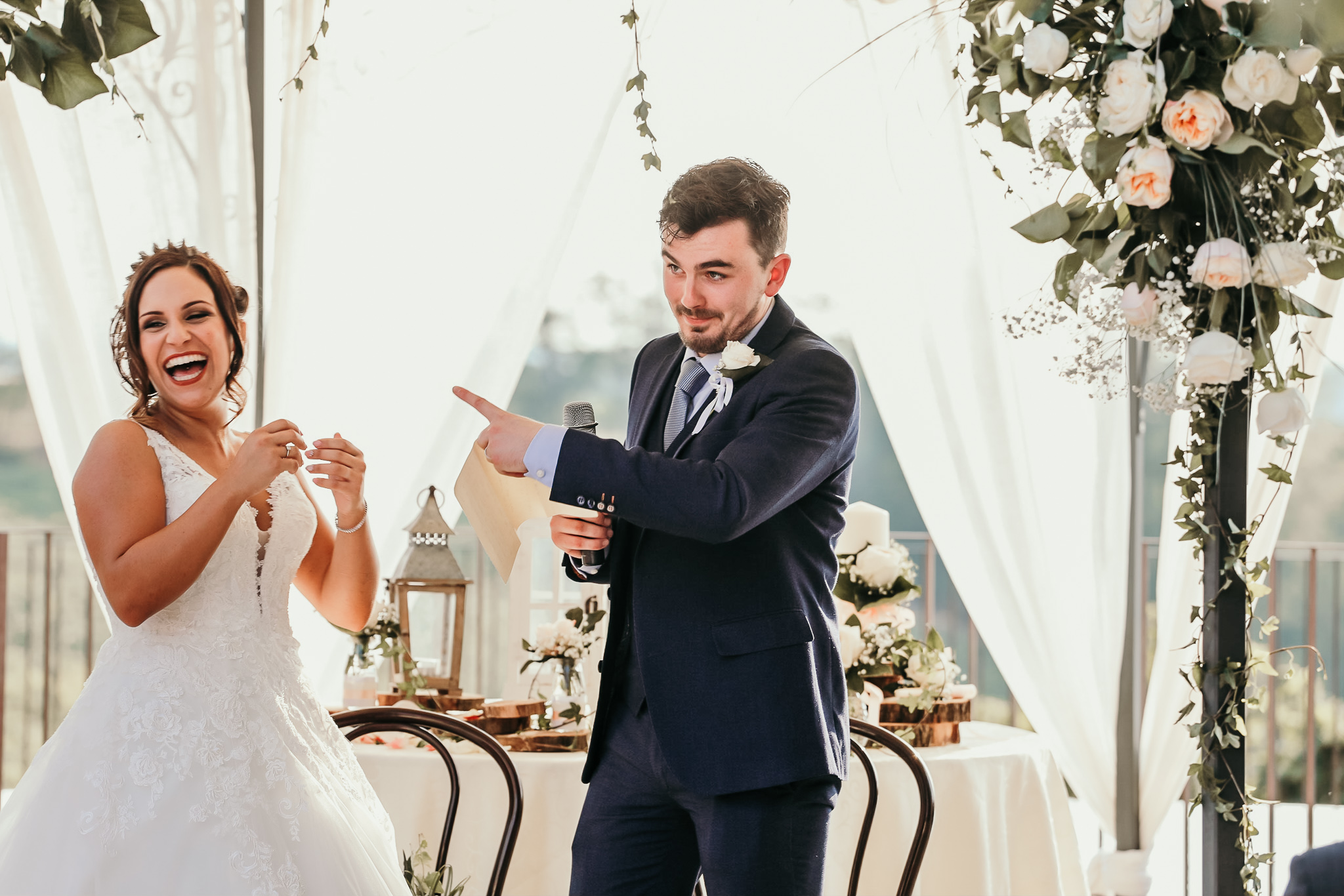 Sorrisi al matrimonio laico con rito della luce
