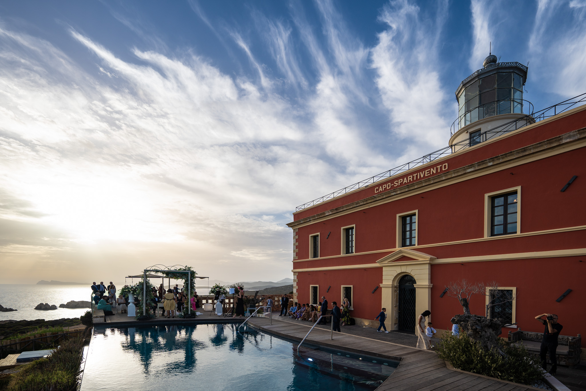 nozze al faro, faro capo spartivento, sposarsi al faro, cerimonia simbolica al faro